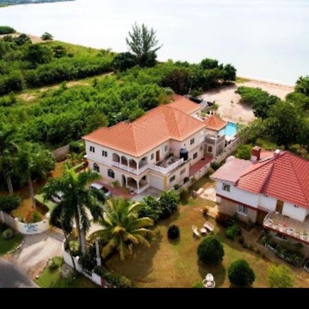 Indigo Beach Villa Black River Exterior photo
