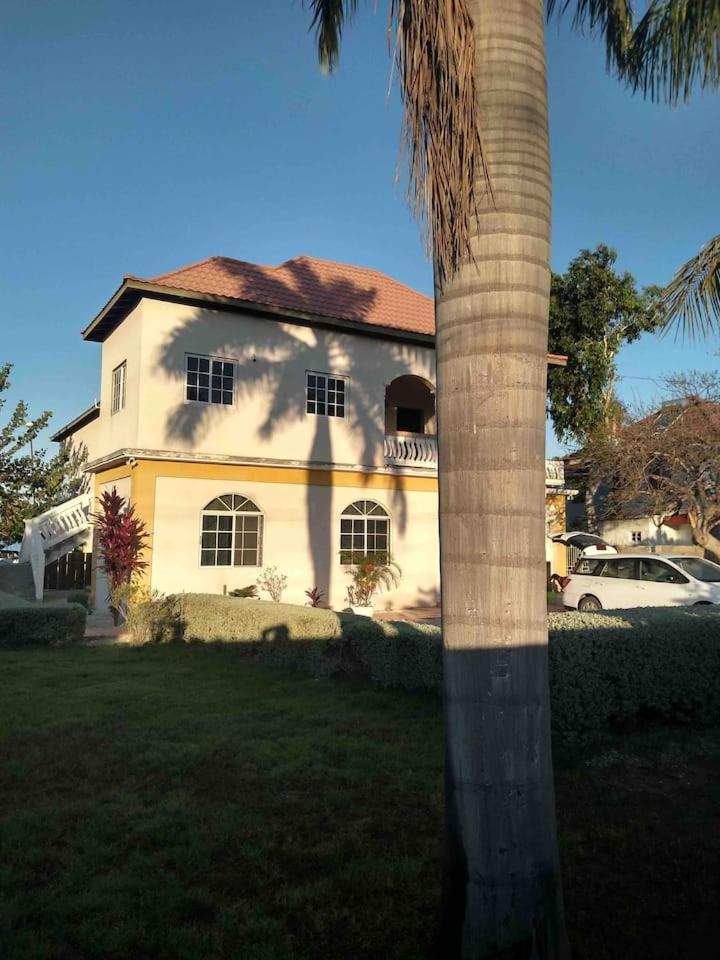 Indigo Beach Villa Black River Exterior photo