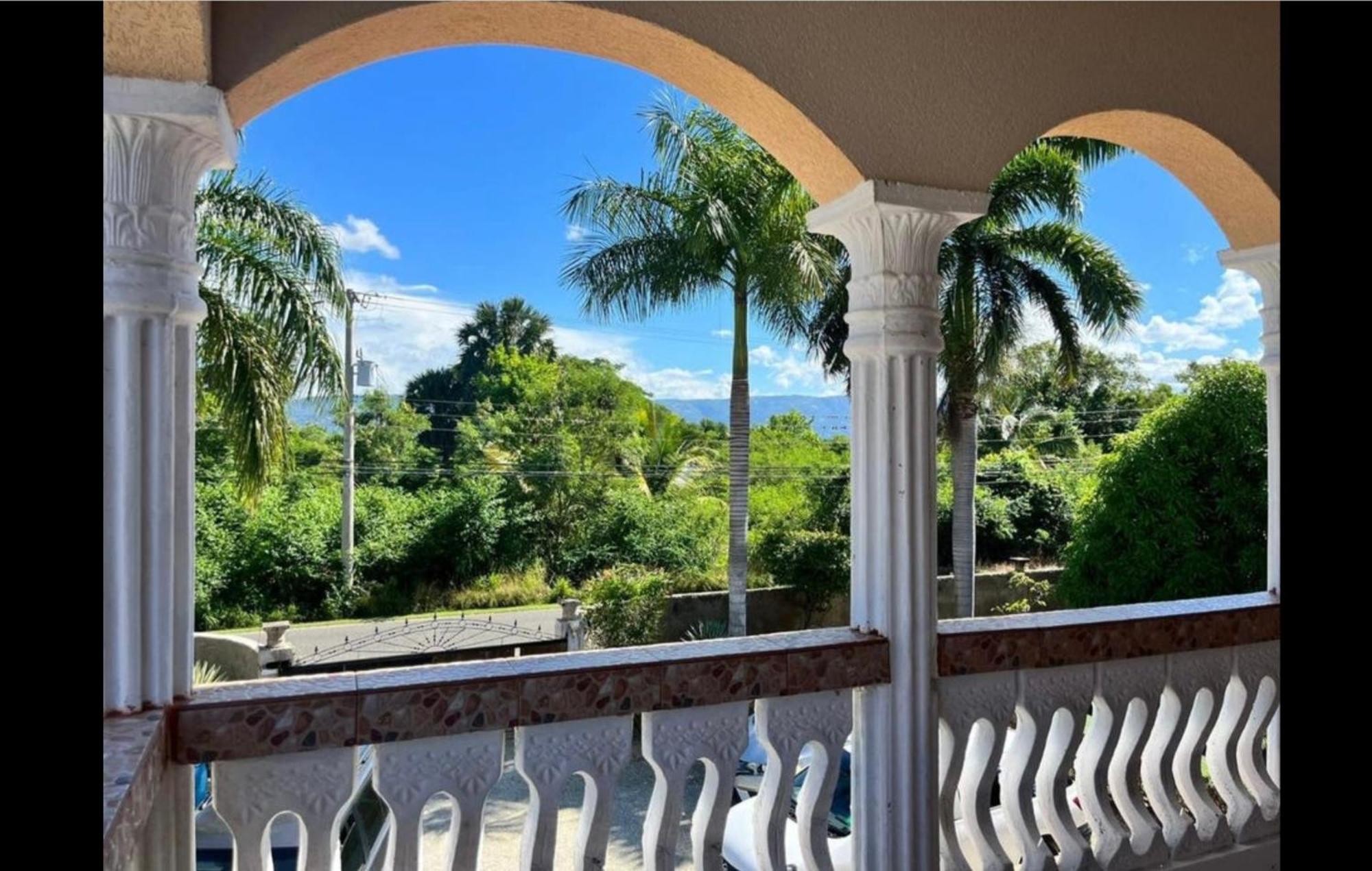Indigo Beach Villa Black River Exterior photo