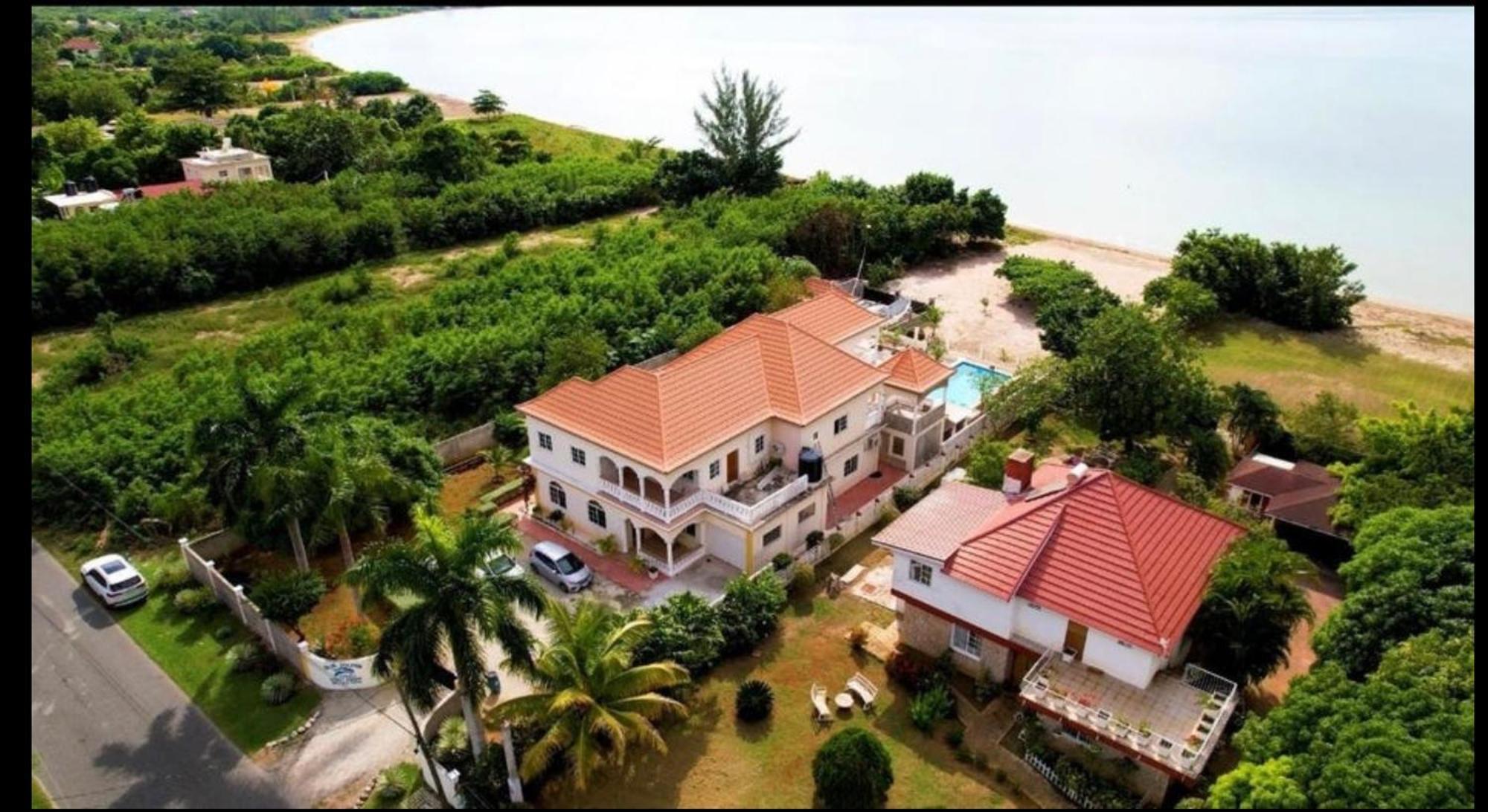 Indigo Beach Villa Black River Exterior photo