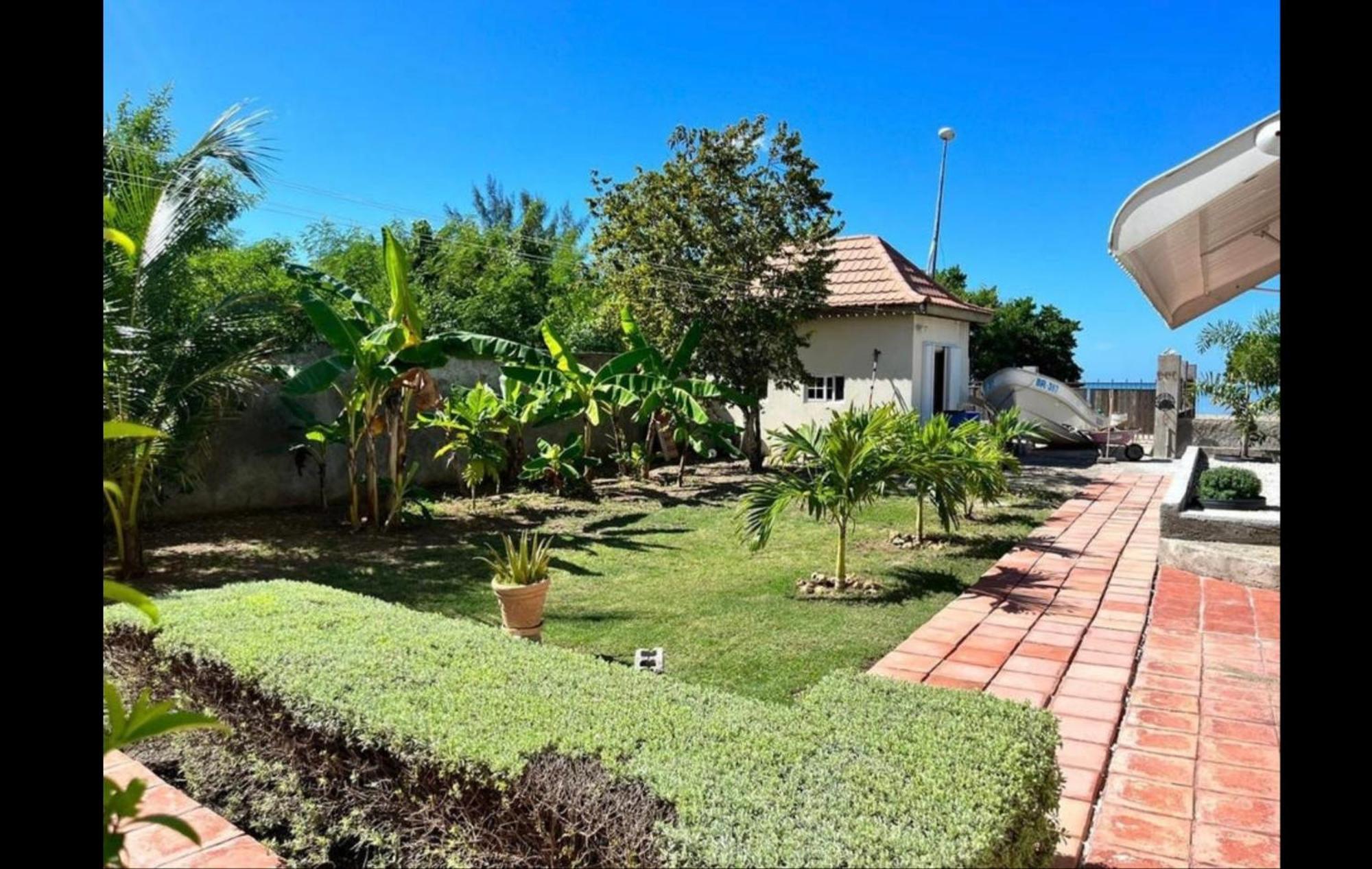 Indigo Beach Villa Black River Exterior photo