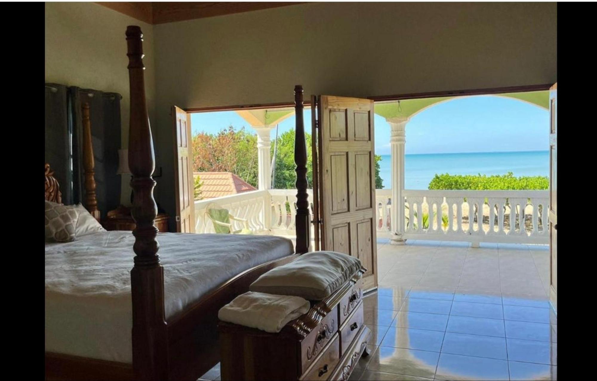 Indigo Beach Villa Black River Exterior photo