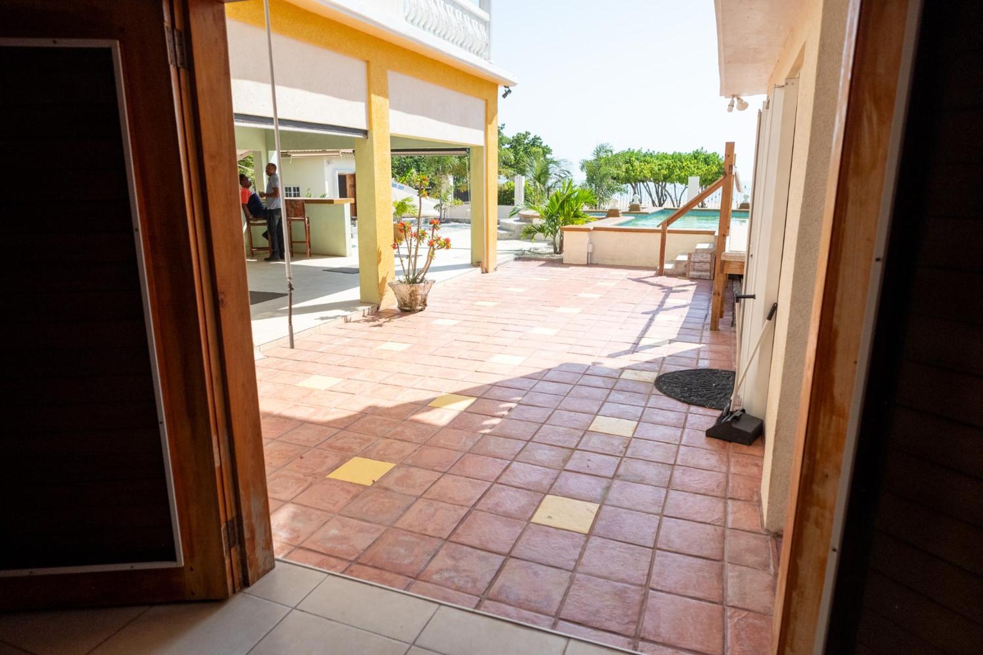 Indigo Beach Villa Black River Exterior photo