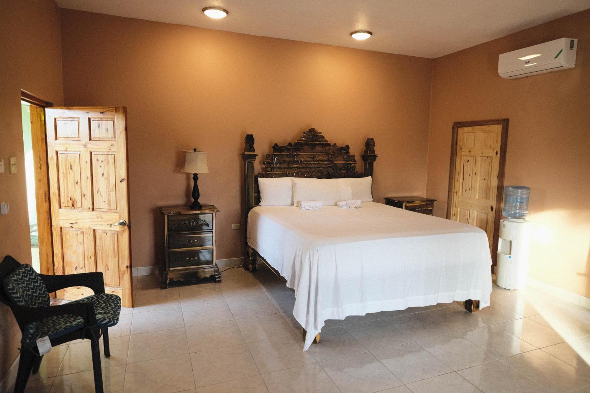 Indigo Beach Villa Black River Exterior photo